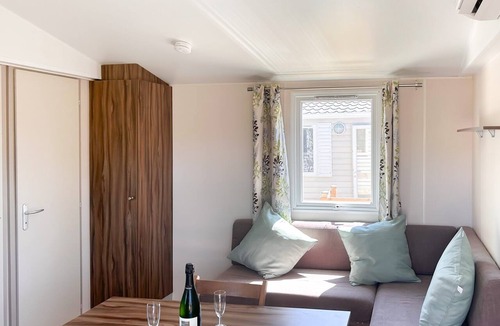Levignac-de-Guyenne House | Unit 2 – “Pinot” A welcoming getaway for couples and families