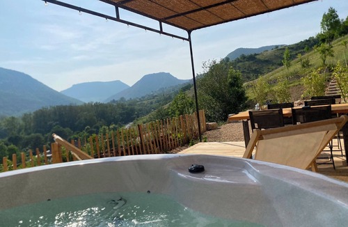 Mostuejouls House | Unusual accommodation with jacuzzi and paddle