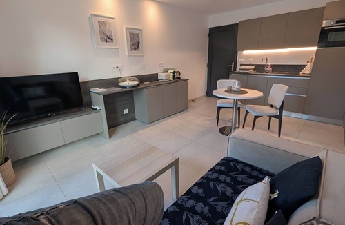 Les Maillans Apartment | Unusual and wellness "Appart" Heated pool & private Jacuzzi - Côte d'Azur