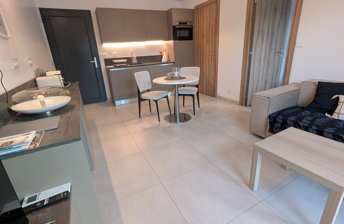 Les Maillans Apartment | Unusual and wellness "Appart" Heated pool & private Jacuzzi - Côte d'Azur