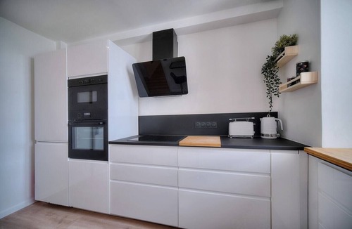 Carnot Apartment | Upstays Terrace 80m² Apartment Carnot