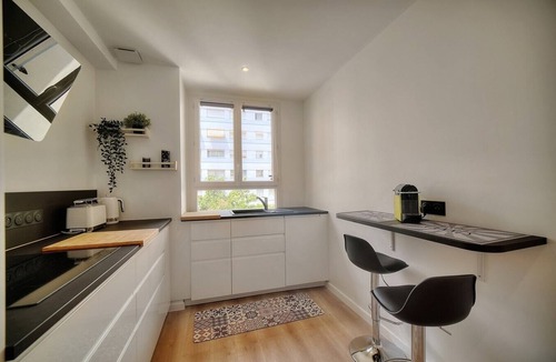 Carnot Apartment | Upstays Terrace 80m² Apartment Carnot