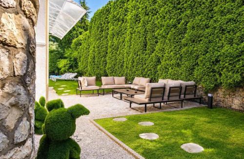 Juan-les-Pins House | UrbanFlat 228 - Villa d Exception avec Piscine Privee et Plages a Pied Juan les Pins