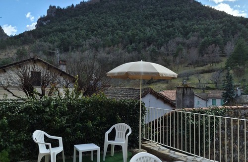 Peyreleau House | Vacation Home with Stunning Mountain Views and Wi-Fi in Peyreleau