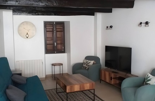 Peyreleau House | Vacation Home with Stunning Mountain Views and Wi-Fi in Peyreleau