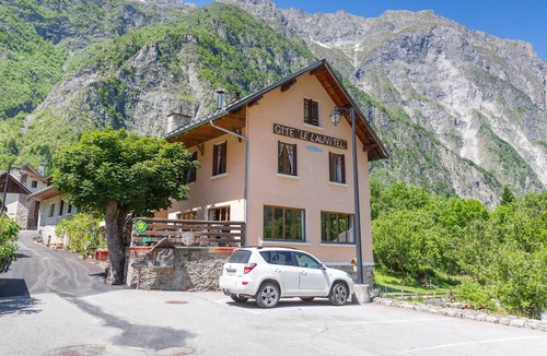 Venosc House | Venosc Chalet and garden character for 9 to 12 people