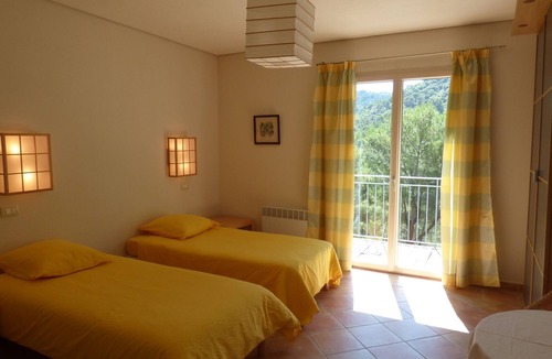 Le Barroux Apartment | "Ventoux": a large bright apartment in a peaceful environment