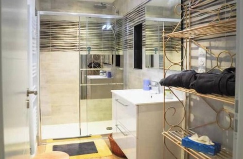 Lunel Apartment | Vénus Apartment - 100 m² with outdoor SPA in the heart of Lunel