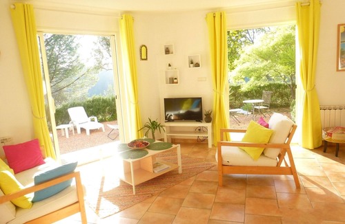 Cagnes-sur-Mer Apartment | Very nice 3-room apartment in a villa with garden and loggia