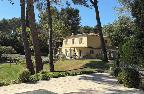 Ventabren House | very nice House with big garden, trees, grass and swimming pool for 1 à 8 persons