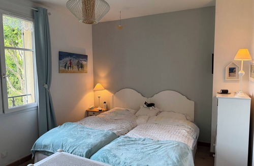 Ventabren House | very nice House with big garden, trees, grass and swimming pool for 1 à 8 persons