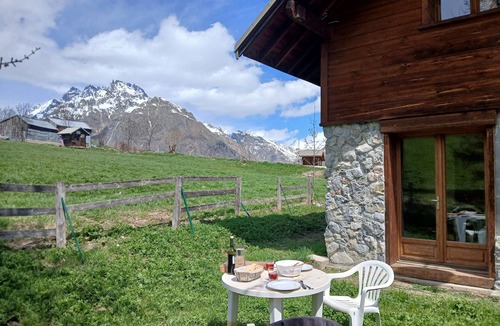 Vallouise Ski Chalet | Very sunny chalet at the foot of the slopes, the Ecrins and the paragliding departure point!