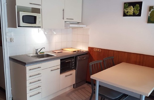 La Salle-les-Alpes Apartment | Very well renovated apartment on 4th floor (asc), large south-facing bay window.