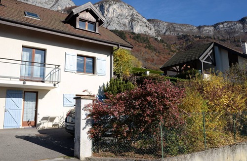 Veyrier-du-Lac Apartment | Veyrier du Lac: 2-room apartment with lake and mountain views, 300M from the lake