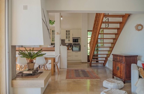 Saint-Michel-l'Observatoire Villa | Villa for 6 people, private pool, garden not overlooked