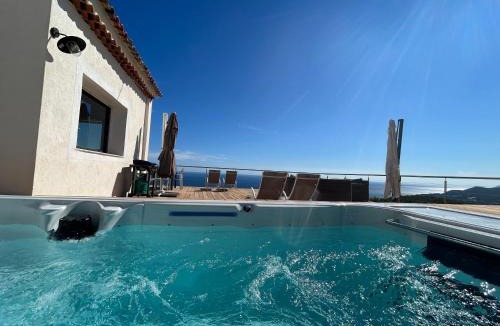 Carqueiranne Villa | Villa 4 Etoiles vue sur les Iles d'Or Carqueiranne Sea and Mountain Pleasure Villa vue mer 180