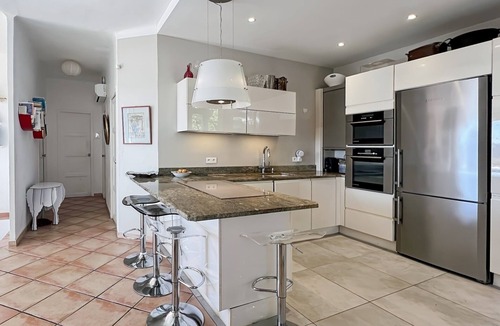 Hyeres City Centre Villa | Villa 8 guests, sea & Porquerolles view, terrace, A/C, walk to town centre