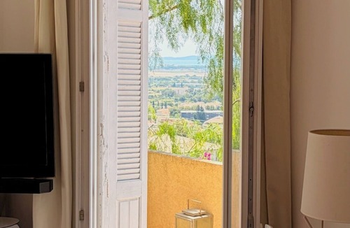 Hyeres City Centre Villa | Villa 8 guests, sea & Porquerolles view, terrace, A/C, walk to town centre