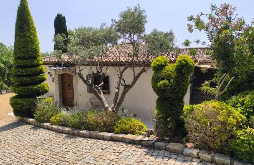 Plan-de-la-Tour Villa | Villa 8 personnes,climatisée avec piscine chauffée vue sur les collines