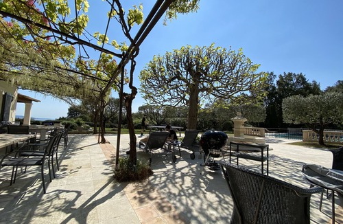 Les Adrets-de-l'Esterel Villa | Villa and garden with sea view and bay of Cannes in the quiet Esterel with swimming pool!