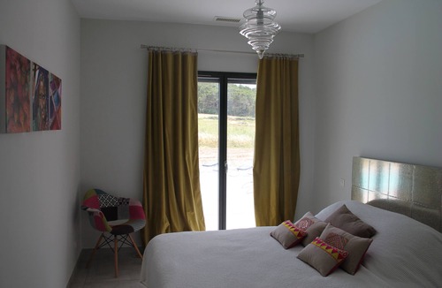Nevian Villa | VILLA AMISTA: luxurious contemporary villa by the sea