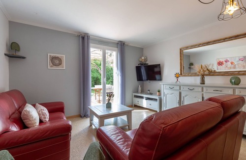 Mazan Villa | Villa 'Au Bonheur Des Amandiers' with Private Pool and Wi-Fi