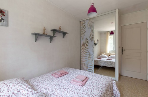 Mazan Villa | Villa 'Au Bonheur Des Amandiers' with Private Pool and Wi-Fi