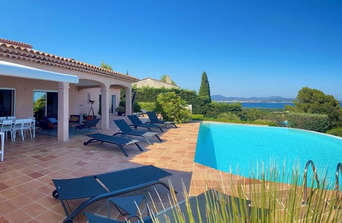 Saint-Aygulf Villa | Villa au sud de la France à Saint Aygulf/83 var). Vue panoramique mer. Piscine