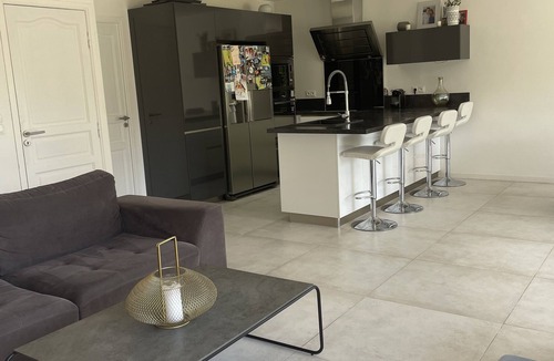 Les Trois Lucs Villa | Villa Avec Grand Jardin et Piscine