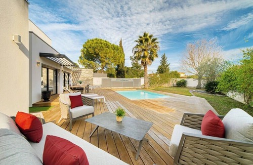 Castelnau-le-Lez Villa | Villa Azurea - At the gates of Montpellier - 10 p