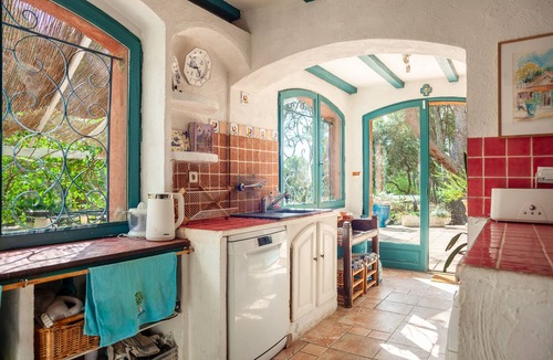 Aix-en-Provence Villa | Villa 'Belle Provencale' with Pool, Garden & Wi-Fi