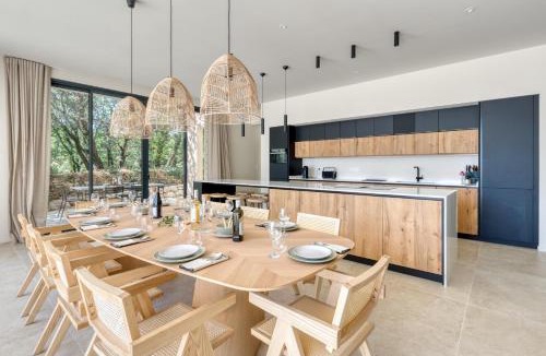 Cabrieres-d'Avignon Villa | Villa Capra Luberon