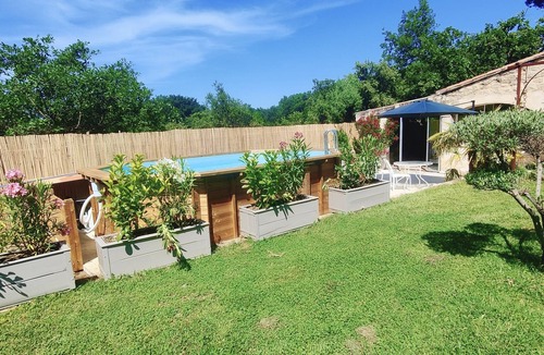 Caromb Villa | Villa 'Climatisée' with Private Terrace, Wi-Fi and Air Conditioning