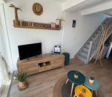 Sanary-sur-Mer House | Villa club 2-4 pers, clim, Sanary sur Mer, piscine commune, plage 350m