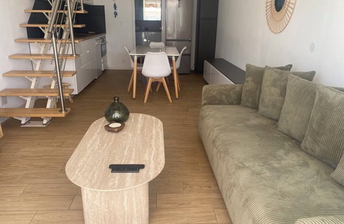 Sanary-sur-Mer Villa | Villa Club 4/5 persons in secured residence with swimming pool, 400 m from the beach