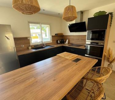 Raphele-les-Arles Villa | Villa de 3 chambres avec jardin et terrasse couverte