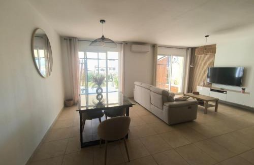 Raphele-les-Arles Villa | Villa de 3 chambres avec jardin et terrasse couverte