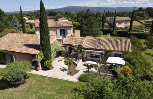 Robion Villa | Villa de 300 m au coeur du Luberon au calme sans