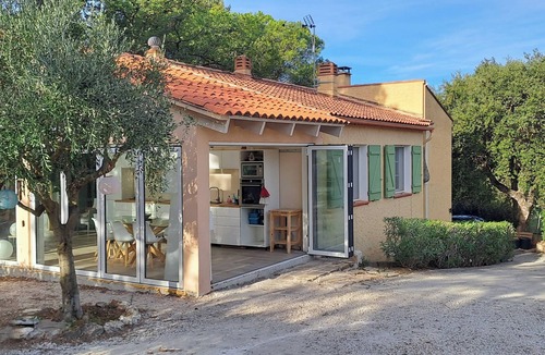 Bormes-Les-Mimosas Villa | "Villa des Mauves" Large family home with swimming pool on 2000 m2 of land