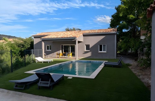 Montreal Villa | Villa 'Des Rives Et Chevaux 07' with Private Pool, Wi-Fi and Air Conditioning