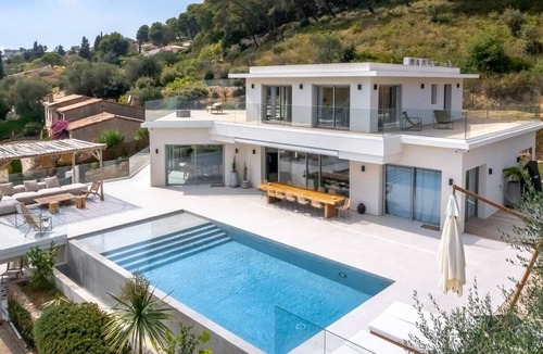 Vallauris Villa | Villa 'Éden Privé, Piscine, 12 Min Cannes' with Mountain View, Wi-Fi and Air Conditioning