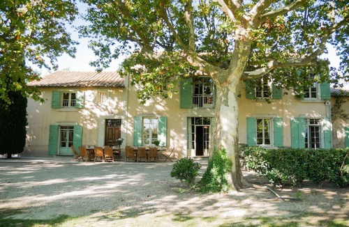 Maillane Villa | VILLA FOR 20 GUEST AC AND POOL 10 ROOMS 6 BATHROOMS