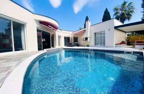 La Grande-Motte Villa | Villa for 6 people with a pool in a residential neighborhood