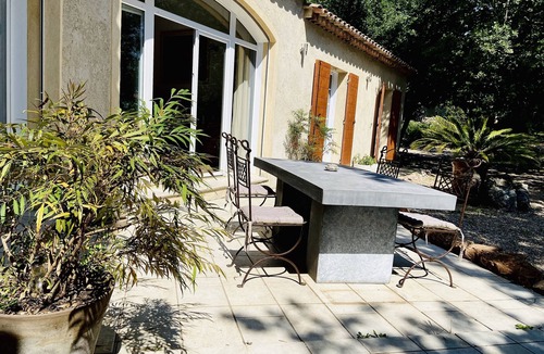 Saint-Cezaire-sur-Siagne House | Villa Mitoyenne Entre mer et Montagne au Calme Nichée Dans la Nature