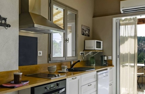 Le Barroux House | Villa Garance with air conditioning (bedroom, living room, and kitchen)