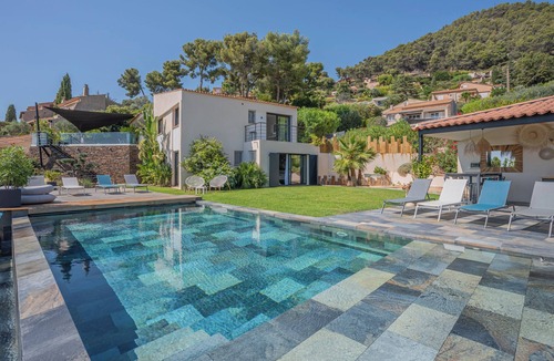 Carqueiranne House | Villa in Carqueiranne. Beautiful sea views, 5 bedrooms, heated swimming pool.