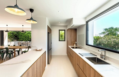 Carqueiranne Villa | Villa in Carqueiranne, 5 bedrooms, 5 bathrooms, heated pool, air conditioning. Beach 2.5km away