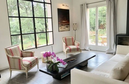 Saint-Marc-Jaumegarde Villa | Villa in the heart of the pine forest Aixoise
