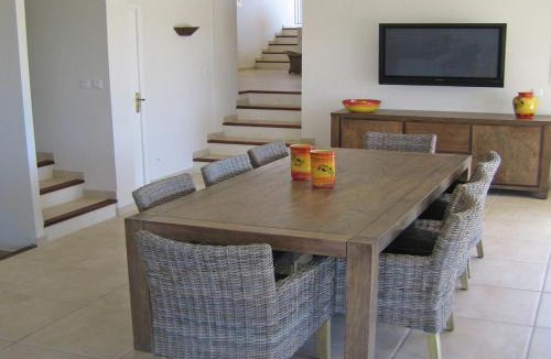 Le Muy Villa | Villa in Le Muy with Private Pool and Lake