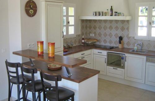 Le Muy Villa | Villa in Le Muy with Private Pool and Lake